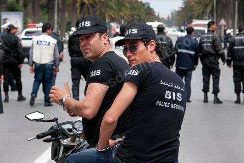 April 9, 2013: Motorcycle police escorted the demonstration. On Martyrs’ Day, Bourguiba Avenue in Tunis hosted several political marches. Between the first march by the new political alliance “Union for Tunisia”—comprising the progressive parties Nidaa Tounes, Al Joumhouri, Al Massar, the Socialist Party, and the Patriotic Party—and the march by supporters of Ennahdha and the Leagues for the Protection of the Revolution (LPR)—tensions were at their peak but were kept under control by a substantial and effective security presence.