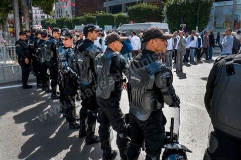 April 9, 2013: As part of security measures, police cordoned off both sides of the avenue. On Martyrs’ Day, Bourguiba Avenue in Tunis hosted several political marches. Between the first march by the new political alliance “Union for Tunisia”—comprising the progressive parties Nidaa Tounes, Al Joumhouri, Al Massar, the Socialist Party, and the Patriotic Party—and the march by supporters of Ennahdha and the Leagues for the Protection of the Revolution (LPR), tensions were at their peak but were kept under control by a substantial and effective security presence.