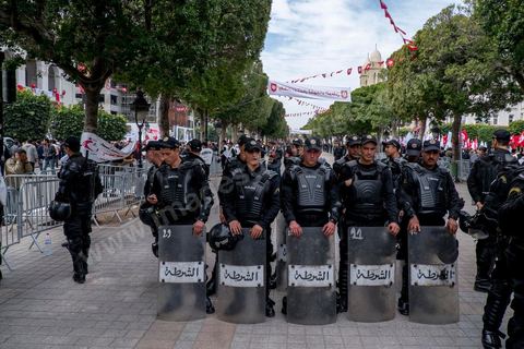 April 9, 2013: As part of security measures, police cordoned off both sides of the avenue. On Martyrs’ Day, Bourguiba Avenue in Tunis hosted several political marches. Between the first march by the new political alliance “Union for Tunisia”—comprising the progressive parties Nidaa Tounes, Al Joumhouri, Al Massar, the Socialist Party, and the Patriotic Party—and the march by supporters of Ennahdha and the Leagues for the Protection of the Revolution (LPR), tensions were at their peak but were kept under control by a substantial and effective security presence.