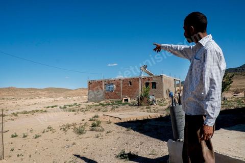 14 juin : Ridha Messaoudi, cousin de Tahar Messaoudi le berger touché par une mine sur ses terres près de leur maison au pied du Mont Chambi à Kasserine