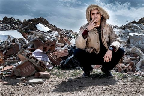 28 mars 2013 : rencontre avec le rappeur Alaa Yaacoubi alias Weld El 15, qui se cache en Tunisie après sa condamnation par contumance à deux ans de prison avec 4 autres rappeurs pour sa chanson et son clip video du morceau musical "Boulicia Kleb" qui veut dire "les policiers sont des chiens". Dans ce Clip, Weld El 15 relate son vécu avec la justice et la police, le clip a été qualifié d’injure et d’immoral par les autorités tunisiennes.