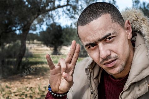 28 mars 2013 : rencontre avec le rappeur Alaa Yaacoubi alias Weld El 15, qui se cache en Tunisie après sa condamnation par contumance à deux ans de prison avec 4 autres rappeurs pour sa chanson et son clip video du morceau musical "Boulicia Kleb" qui veut dire "les policiers sont des chiens". Dans ce Clip, Weld El 15 relate son vécu avec la justice et la police, le clip a été qualifié d’injure et d’immoral par les autorités tunisiennes.