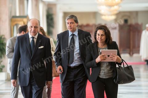 5 juillet 2013 : Laurent Fabius, Ministre des Affaires étrangères, Selim Ben Abdesalem et Karima Souid, députés élus tunisiens de France, lors de la Réception de François Hollande à l'Assemblée nationale constituante, pendant la visite d'Etat de Président de la République française à Tunis les 4 et 5 juillet 2013.