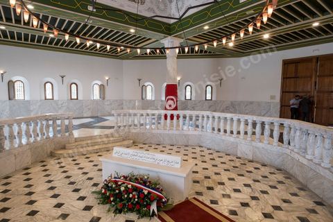 5 juillet 2013 : Mémorial de Farhat Hached, leader syndical et du mouvement national, assassiné en 1952, probablement par les services français. François Hollande a remis à sa famille des archives permettant d'établir la vérité lors de sa Visite d'Etat les 4 et 5 juillet 2013.