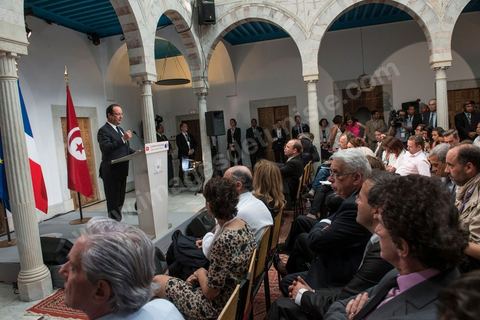 5 juillet 2013 : Conférence de presse de François Hollande au Palais du Baron d'Erlanger, à Sidi Bou Saïd, lors de sa visite d'Etat en Tunisie les 4 et 5 juillet.