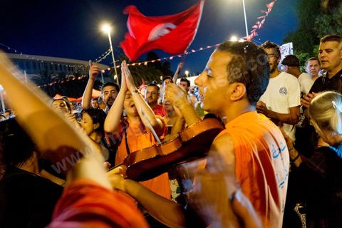 July 31, 2013: Amid the protesters, a mini-concert by the Atyists of the Movement of Revolutionary Creators. For the past four evenings, Tunisians have been gathering in the square in front of the National Assembly in the Bardo neighborhood of Tunis. Surrounding the nightly sit-ins by striking members of parliament, the public has been gathering to express their discontent following the assassination of MP Mohamed Brahmi and eight soldiers at Jebel Chambi.