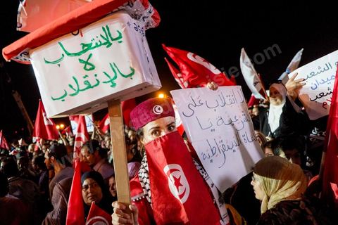 3 août 2013 : Plus de 50 000 manifestants à l'appel du parti islamiste au pouvoir Ennahdha grand rassemblement à la place d ela Kasbah à Tunis en réponse aux rassemblements de l'opposition au Bardo suit à l'assassinat du député de gauche Brahmi et des 8 militaires à Chambi.