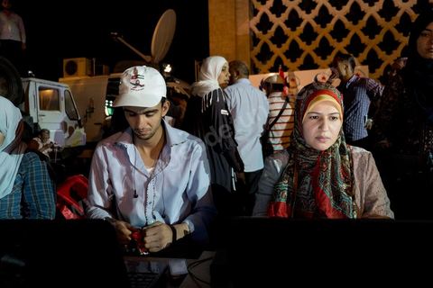 3 août 2013 : Plus de 50 000 manifestants à l'appel du parti islamiste au pouvoir Ennahdha grand rassemblement à la place d ela Kasbah à Tunis en réponse aux rassemblements de l'opposition au Bardo suit à l'assassinat du député de gauche Brahmi et des 8 militaires à Chambi.