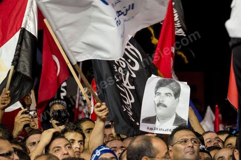 3 août 2013 : Plus de 50 000 manifestants à l'appel du parti islamiste au pouvoir Ennahdha grand rassemblement à la place d ela Kasbah à Tunis en réponse aux rassemblements de l'opposition au Bardo suit à l'assassinat du député de gauche Brahmi et des 8 militaires à Chambi.