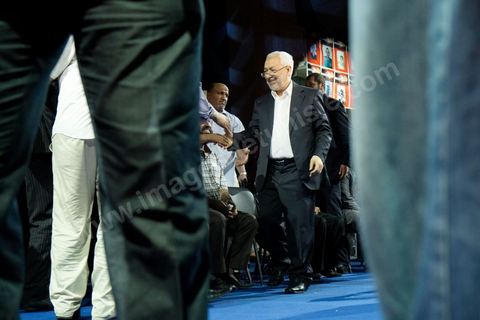 3 août 2013 : Arrivée de Rached Ghannouchi, leader et président du parti Ennahdha. Plus de 50 000 manifestants à l'appel du parti islamiste au pouvoir Ennahdha grand rassemblement à la place d ela Kasbah à Tunis en réponse aux rassemblements de l'opposition au Bardo suit à l'assassinat du député de gauche Brahmi et des 8 militaires à Chambi.
