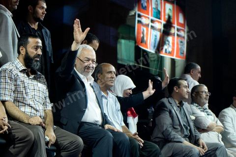 3 août 2013 : Plus de 50 000 manifestants à l'appel du parti islamiste au pouvoir Ennahdha grand rassemblement à la place d ela Kasbah à Tunis en réponse aux rassemblements de l'opposition au Bardo suit à l'assassinat du député de gauche Brahmi et des 8 militaires à Chambi.