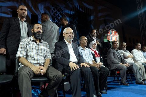 3 août 2013 : Plus de 50 000 manifestants à l'appel du parti islamiste au pouvoir Ennahdha grand rassemblement à la place d ela Kasbah à Tunis en réponse aux rassemblements de l'opposition au Bardo suit à l'assassinat du député de gauche Brahmi et des 8 militaires à Chambi.