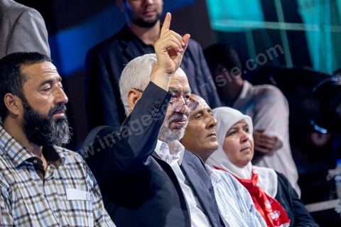 3 août 2013 : Plus de 50 000 manifestants à l'appel du parti islamiste au pouvoir Ennahdha grand rassemblement à la place d ela Kasbah à Tunis en réponse aux rassemblements de l'opposition au Bardo suit à l'assassinat du député de gauche Brahmi et des 8 militaires à Chambi.
