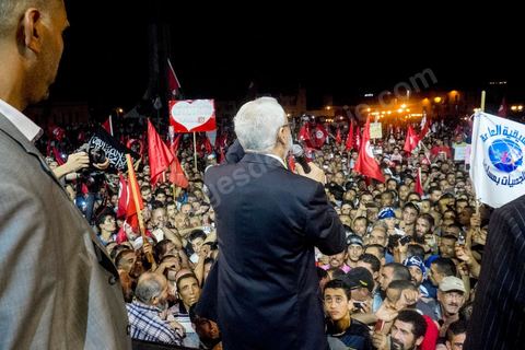 3 août 2013 : Plus de 50 000 manifestants à l'appel du parti islamiste au pouvoir Ennahdha grand rassemblement à la place d ela Kasbah à Tunis en réponse aux rassemblements de l'opposition au Bardo suit à l'assassinat du député de gauche Brahmi et des 8 militaires à Chambi.