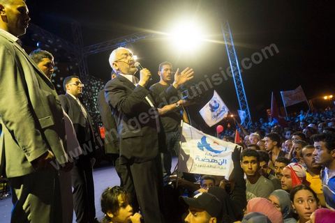 3 août 2013 : Plus de 50 000 manifestants à l'appel du parti islamiste au pouvoir Ennahdha grand rassemblement à la place d ela Kasbah à Tunis en réponse aux rassemblements de l'opposition au Bardo suit à l'assassinat du député de gauche Brahmi et des 8 militaires à Chambi.