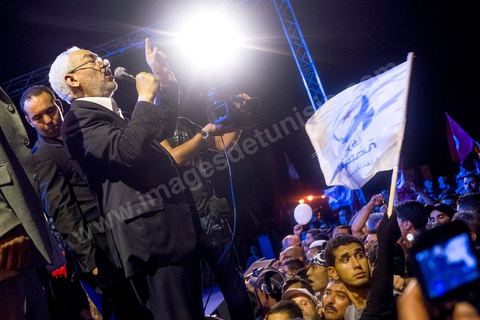 3 août 2013 : Plus de 50 000 manifestants à l'appel du parti islamiste au pouvoir Ennahdha grand rassemblement à la place d ela Kasbah à Tunis en réponse aux rassemblements de l'opposition au Bardo suit à l'assassinat du député de gauche Brahmi et des 8 militaires à Chambi.