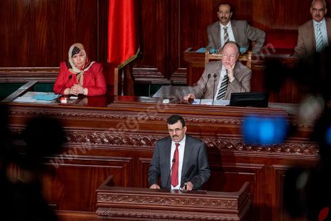 06 août 2013 : discours de Ali Larayedh, Premier Ministre, à la  première séance de l'Assemblée depuis l'assassinat du député Mohamed Brahmi. La séance plénière débute par un long hommage au martyr avec prières et discours en présence des députés, hormis les 57 en retrait, du Premier Ministre et des ministres de l'Intérieur et de la Défense qui par leurs discours exposeront la situation dans le pays.