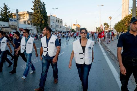 13 août 2013 : à l'appel de l'opposition en sit in au Bardo depuis deux semaines, grande mobilisation pour la fête de la femme au Bardo. Plus de 25000 manifestants venus soutenir l'opposition pour appeler au départ du gouvernement de Ennahdha. A cette occasion le nouveau Front de Salut Nationale annonce une campagne "dégage" à partir de demain contre tous les nommés par Ennahda. Et le 24 août "c'est mobilisation générale pour le début de la semaine du départ".