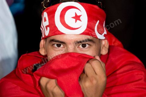 13 août 2013 : à l'appel de l'opposition en sit in au Bardo depuis deux semaines, grande mobilisation pour la fête de la femme au Bardo. Plus de 25000 manifestants venus soutenir l'opposition pour appeler au départ du gouvernement de Ennahdha. A cette occasion le nouveau Front de Salut Nationale annonce une campagne "dégage" à partir de demain contre tous les nommés par Ennahda. Et le 24 août "c'est mobilisation générale pour le début de la semaine du départ".