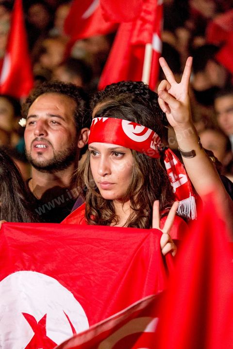 13 août 2013 : à l'appel de l'opposition en sit in au Bardo depuis deux semaines, grande mobilisation pour la fête de la femme au Bardo. Plus de 25000 manifestants venus soutenir l'opposition pour appeler au départ du gouvernement de Ennahdha. A cette occasion le nouveau Front de Salut Nationale annonce une campagne "dégage" à partir de demain contre tous les nommés par Ennahda. Et le 24 août "c'est mobilisation générale pour le début de la semaine du départ".