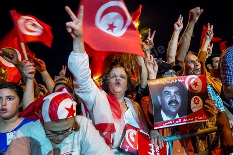 August 24, 2013: Amid the sit-in by members of parliament at the Bardo, the Tunisian opposition—united in a diverse coalition ranging from the far left to the center-right—mobilized nearly 7,000 of its supporters in Tunis to launch its “Week of Departure,” which aims to force, through peaceful demonstrations, the Ennahda-led government to resign following a month-long political stalemate triggered by the assassination of an opposition figure. 