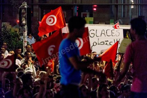 August 24, 2013: Amid the sit-in by members of parliament at the Bardo, the Tunisian opposition—united in a diverse coalition ranging from the far left to the center-right—mobilized nearly 7,000 of its supporters in Tunis to launch its “Week of Departure,” which aims to force, through peaceful demonstrations, the Ennahda-led government to resign following a month-long political stalemate triggered by the assassination of an opposition figure. 