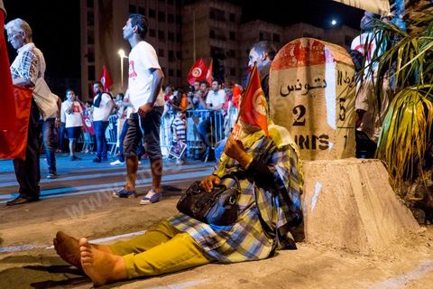 August 24, 2013: Amid the sit-in by members of parliament at the Bardo, the Tunisian opposition—united in a diverse coalition ranging from the far left to the center-right—mobilized nearly 7,000 of its supporters in Tunis to launch its “Week of Departure,” which aims to force, through peaceful demonstrations, the Ennahda-led government to resign following a month-long political stalemate triggered by the assassination of an opposition figure. 