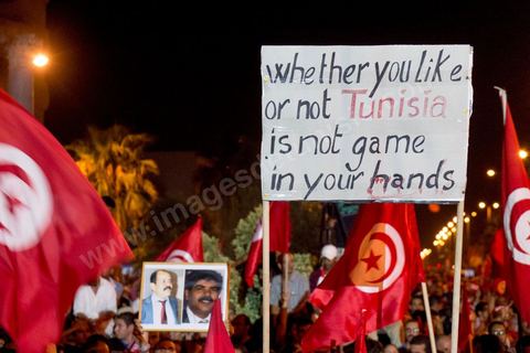 August 24, 2013: Amid the sit-in by members of parliament at the Bardo, the Tunisian opposition—united in a diverse coalition ranging from the far left to the center-right—mobilized nearly 7,000 of its supporters in Tunis to launch its “Week of Departure,” which aims to force, through peaceful demonstrations, the Ennahda-led government to resign following a month-long political stalemate triggered by the assassination of an opposition figure. 