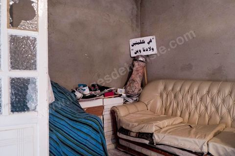 In a corner of the living room, a sign reading “In a nutshell: Where are our children?” serves as a reminder of these families’ anger. At the home of Ahmed and Janet RIHIME in the Kabaria neighborhood, these parents have been searching for their 19-year-old son, Wissem, since March 2011. The tragedy struck this family twice when Janet, the mother, in a moment of despair, set herself on fire a few months ago.