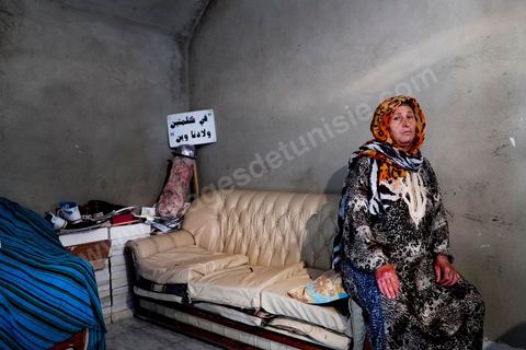Janet, whose hands and neck were burned in her living room. At the home of Ahmed and Janet RIHIME in the Kabaria neighborhood. These parents have been searching for their 19-year-old son, Wissem, since March 2011. The tragedy struck this family twice when Janet, the mother, in a moment of despair, set herself on fire a few months ago.