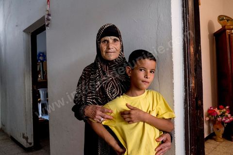 Chez Omelkhir ouiretani, cette jeune femme mère de 2 filles recherche son mari Nabil disparu sur le bateau du 29 mars 2011, dans le quartier de Kabaria.