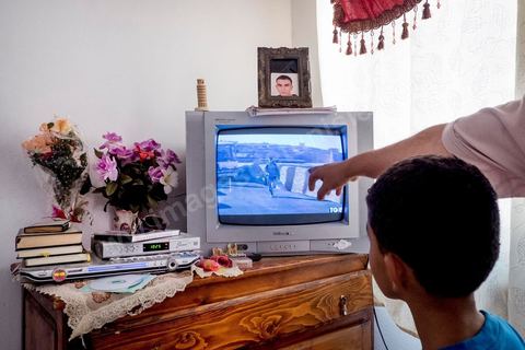 In Kabaria, a working-class neighborhood in the southern suburbs of Tunis, we visit Nourredine MBAREK, the father of Karim, who went missing on March 29, 2011. Nourredine and one of his younger sons show us his son Karim in the Canale 5 report filmed in Lampedusa.