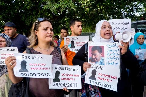 Zina Kocht, of the Tunisian Committee in Italy, reported that on September 6, 2013, about 50 families of missing Tunisian migrants gathered with various organizations in front of the Italian Embassy in downtown Tunis to demand that the Italian government launch an investigation. Following a meeting with the embassy’s secretary general, he asked them to take up the matter with their Tunisian government. 