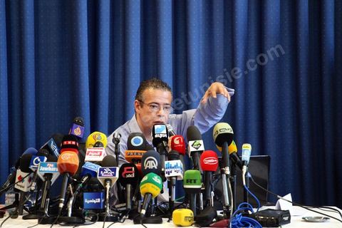 2 octobre 2013 : Taïeb Akili à la conférence de presse de l'IRVA (initiative sur la recherche de la vérité des assassinats), révélant documents du MI à l'appui le rôle du parti Ennahdha dans l'assassinat de Belaid en février 2013.