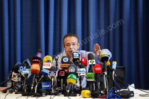 2 octobre 2013 : Taïeb Akili à la conférence de presse de l'IRVA (initiative sur la recherche de la vérité des assassinats), révélant documents du MI à l'appui le rôle du parti Ennahdha dans l'assassinat de Belaid en février 2013.