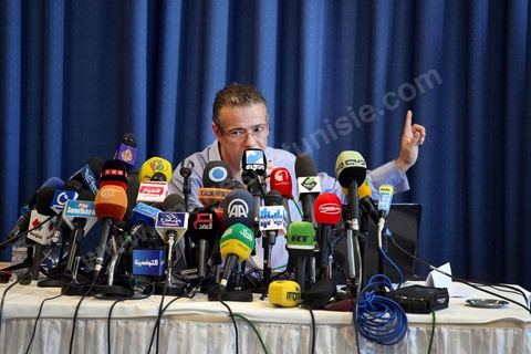 2 octobre 2013 : Taïeb Akili à la conférence de presse de l'IRVA (initiative sur la recherche de la vérité des assassinats), révélant documents du MI à l'appui le rôle du parti Ennahdha dans l'assassinat de Belaid en février 2013.