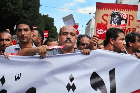 2 octobre 2013 : Manifestation de l'avneue H Bourguiba à la Kasbah suite à la conférence de presse de l'IRVA (initiative sur la recherche de la vérité des assassinats), révélant documents du MI à l'appui le rôle du parti Ennahdha dans l'assassinat de Belaid en février 2013.