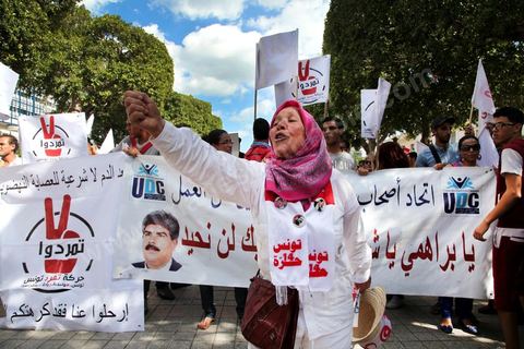 2 octobre 2013 : Manifestation de l'avneue H Bourguiba à la Kasbah suite à la conférence de presse de l'IRVA (initiative sur la recherche de la vérité des assassinats), révélant documents du MI à l'appui le rôle du parti Ennahdha dans l'assassinat de Belaid en février 2013.