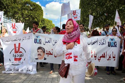 2 octobre 2013 : Manifestation de l'avneue H Bourguiba à la Kasbah suite à la conférence de presse de l'IRVA (initiative sur la recherche de la vérité des assassinats), révélant documents du MI à l'appui le rôle du parti Ennahdha dans l'assassinat de Belaid en février 2013.