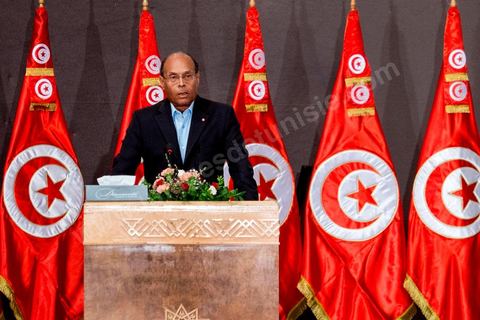 5 octobre 2013 : Discours de Moncef Marzouki, Président de la République, au palais des Congrès de Tunis démarrage du Dialogue National en présence des 3 Présidents et sous la houlette du syndicat UGTT. 4 semaines de négociations autour de la feuille de route qui prévoit la formation d'un gouvernement apolitique et l'adoption d'un calendrier électoral à la fin du mois.