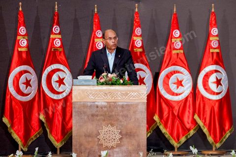 5 octobre 2013 : Discours de Moncef Marzouki, Président de la République, au palais des Congrès de Tunis démarrage du Dialogue National en présence des 3 Présidents et sous la houlette du syndicat UGTT. 4 semaines de négociations autour de la feuille de route qui prévoit la formation d'un gouvernement apolitique et l'adoption d'un calendrier électoral à la fin du mois.