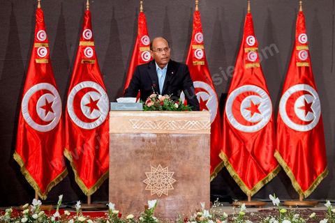5 octobre 2013 : Discours de Moncef Marzouki, Président de la République, au palais des Congrès de Tunis démarrage du Dialogue National en présence des 3 Présidents et sous la houlette du syndicat UGTT. 4 semaines de négociations autour de la feuille de route qui prévoit la formation d'un gouvernement apolitique et l'adoption d'un calendrier électoral à la fin du mois.