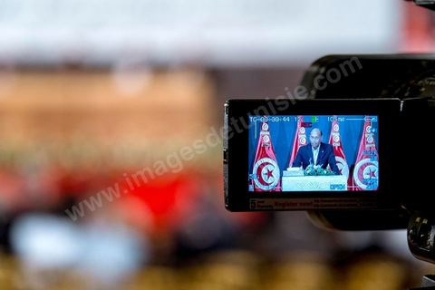 5 octobre 2013 : Discours de Moncef Marzouki, Président de la République, au palais des Congrès de Tunis démarrage du Dialogue National en présence des 3 Présidents et sous la houlette du syndicat UGTT. 4 semaines de négociations autour de la feuille de route qui prévoit la formation d'un gouvernement apolitique et l'adoption d'un calendrier électoral à la fin du mois.