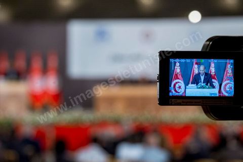 5 octobre 2013 : Discours de Moncef Marzouki, Président de la République, au palais des Congrès de Tunis démarrage du Dialogue National en présence des 3 Présidents et sous la houlette du syndicat UGTT. 4 semaines de négociations autour de la feuille de route qui prévoit la formation d'un gouvernement apolitique et l'adoption d'un calendrier électoral à la fin du mois.