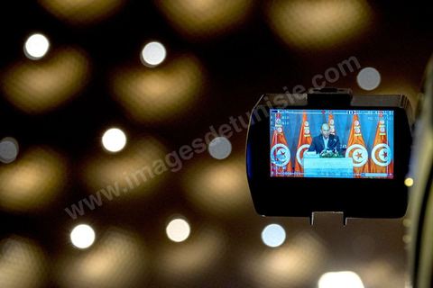 5 octobre 2013 : Discours de Moncef Marzouki, Président de la République, au palais des Congrès de Tunis démarrage du Dialogue National en présence des 3 Présidents et sous la houlette du syndicat UGTT. 4 semaines de négociations autour de la feuille de route qui prévoit la formation d'un gouvernement apolitique et l'adoption d'un calendrier électoral à la fin du mois.