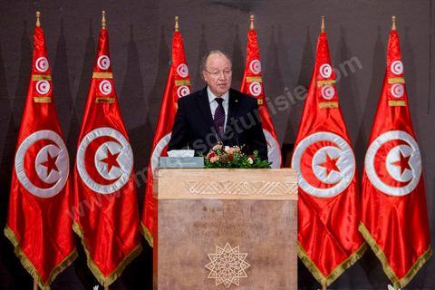 5 octobre 2013 : Discours de Mustapha Ben Jaafar, Président de l'ANC, au palais des Congrès de Tunis démarrage du Dialogue National en présence des 3 Présidents et sous la houlette du syndicat UGTT. 4 semaines de négociations autour de la feuille de route qui prévoit la formation d'un gouvernement apolitique et l'adoption d'un calendrier électoral à la fin du mois.