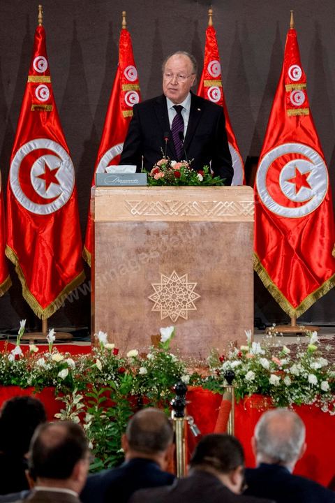 5 octobre 2013 : Discours de Mustapha Ben Jaafar, Président de l'ANC, au palais des Congrès de Tunis démarrage du Dialogue National en présence des 3 Présidents et sous la houlette du syndicat UGTT. 4 semaines de négociations autour de la feuille de route qui prévoit la formation d'un gouvernement apolitique et l'adoption d'un calendrier électoral à la fin du mois.