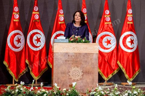 5 octobre 2013 : Discours de Wided Bouchamaoui, Présidente de l'UTICA, la centrale patronale, au palais des Congrès de Tunis démarrage du Dialogue National en présence des 3 Présidents et sous la houlette du syndicat UGTT. 4 semaines de négociations autour de la feuille de route qui prévoit la formation d'un gouvernement apolitique et l'adoption d'un calendrier électoral à la fin du mois.