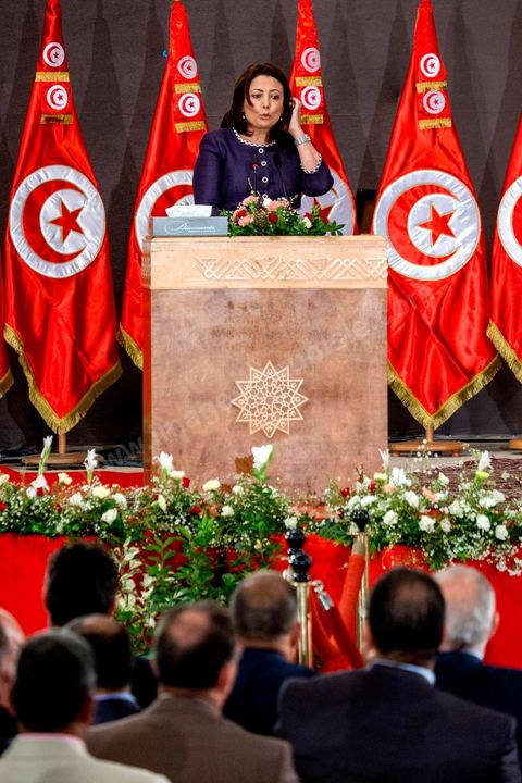 5 octobre 2013 : Discours de Wided Bouchamaoui, Présidente de l'UTICA, la centrale patronale, au palais des Congrès de Tunis démarrage du Dialogue National en présence des 3 Présidents et sous la houlette du syndicat UGTT. 4 semaines de négociations autour de la feuille de route qui prévoit la formation d'un gouvernement apolitique et l'adoption d'un calendrier électoral à la fin du mois.