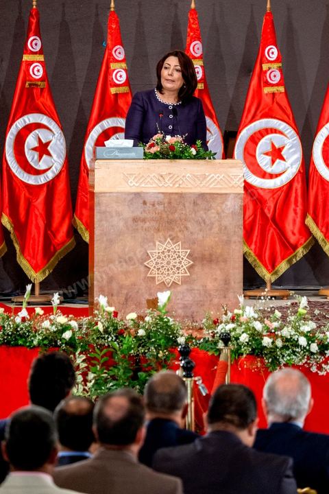 5 octobre 2013 : Discours de Wided Bouchamaoui, Présidente de l'UTICA, la centrale patronale, au palais des Congrès de Tunis démarrage du Dialogue National en présence des 3 Présidents et sous la houlette du syndicat UGTT. 4 semaines de négociations autour de la feuille de route qui prévoit la formation d'un gouvernement apolitique et l'adoption d'un calendrier électoral à la fin du mois.